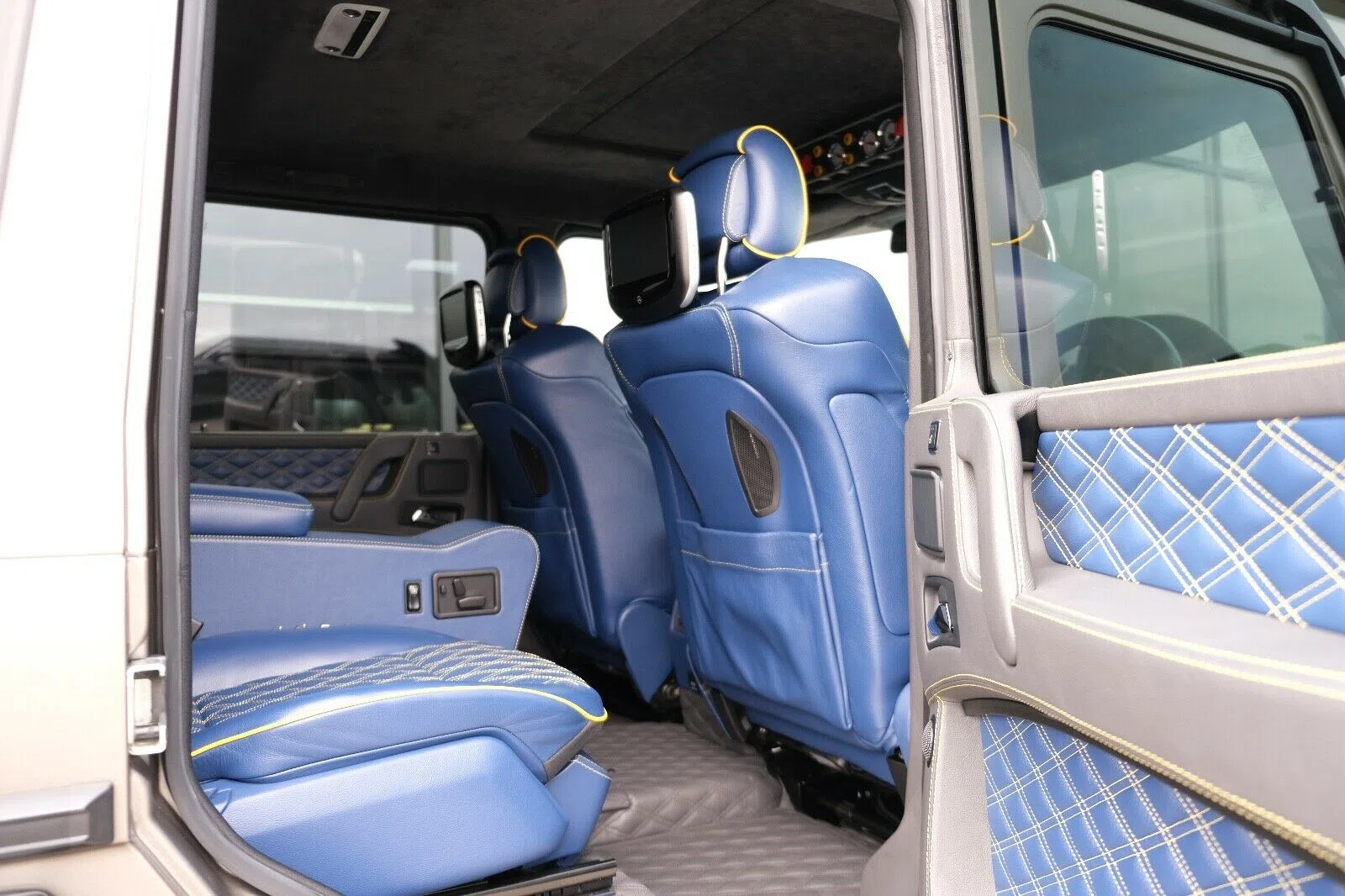 2015 BRABUS G 700 6x6 interior, seats