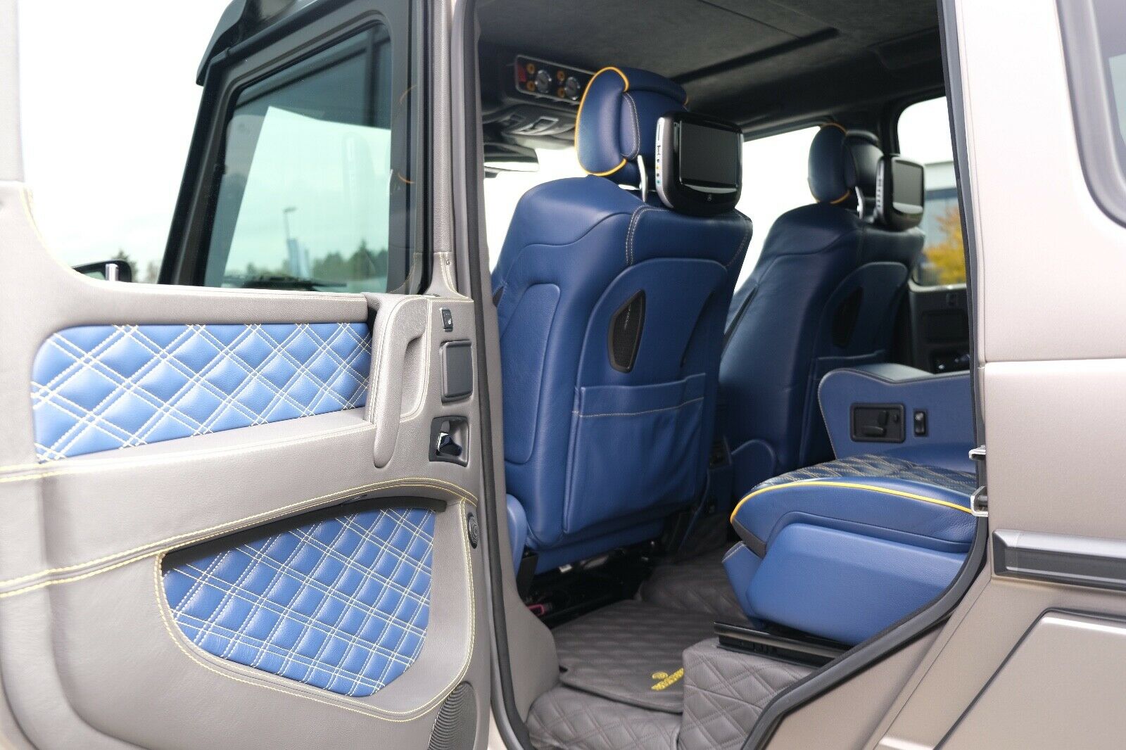 2015 BRABUS G 700 6x6, 11/16