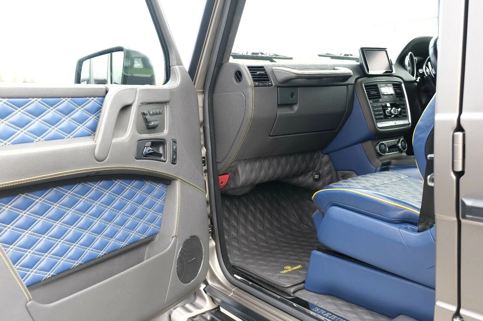 2015 BRABUS G 700 6x6 interior