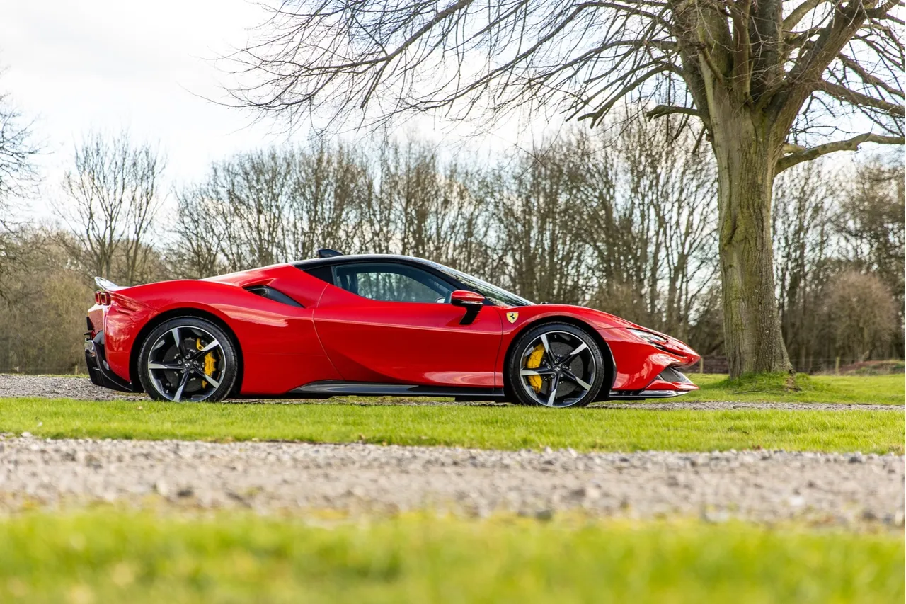 2021 Ferrari SF90, 3/20