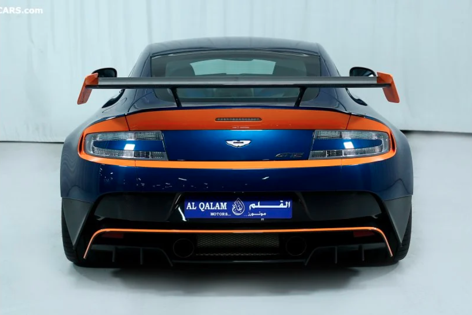 2016 Aston Martin Vantage GT12, 7/10