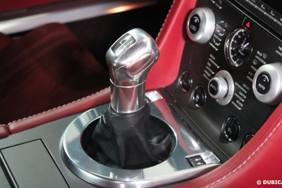 2010 Aston Martin Vantage V12, 3/7