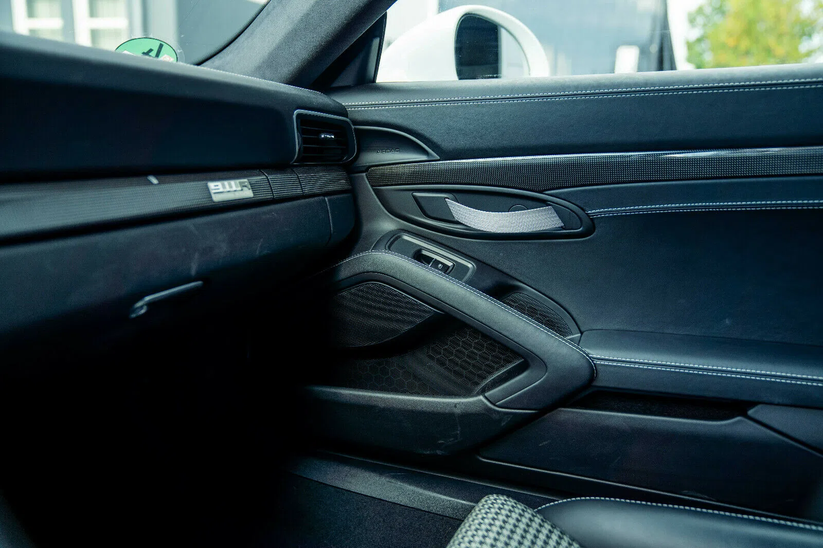 2016 Porsche 911 R interior, door panel