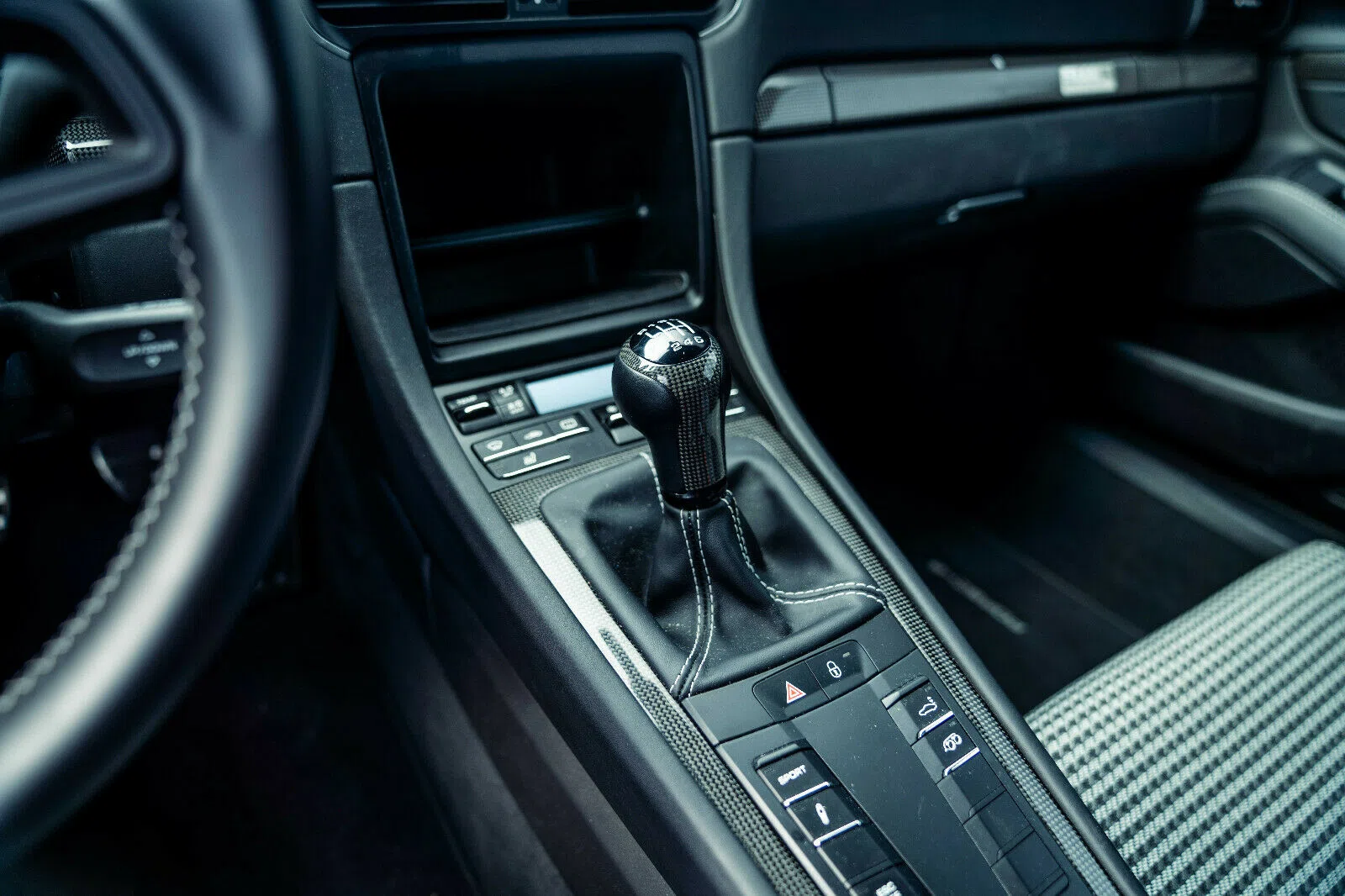 2016 Porsche 911 R interior, center console