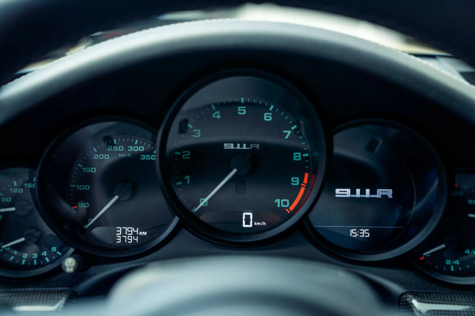 2016 Porsche 911 R interior