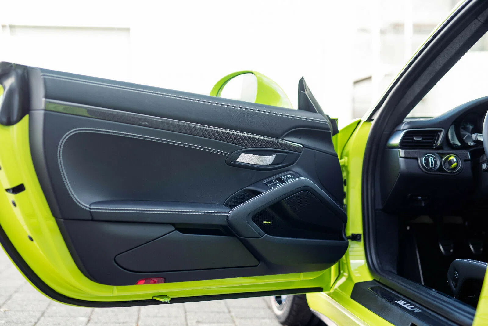 2016 Porsche 911 R interior, door panel