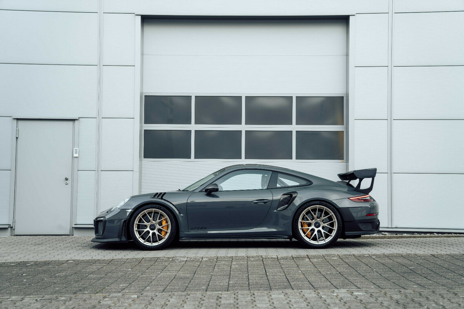 2018 Porsche 991 GT2 RS Weissach, 19/20