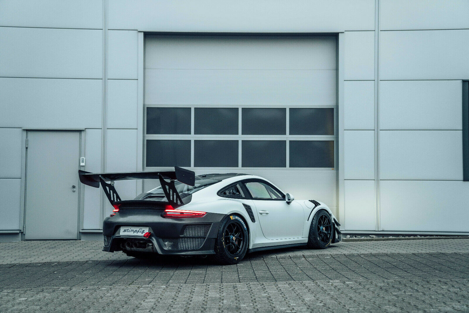 2019 Porsche 911 GT2 RS Clubsport, 17/20