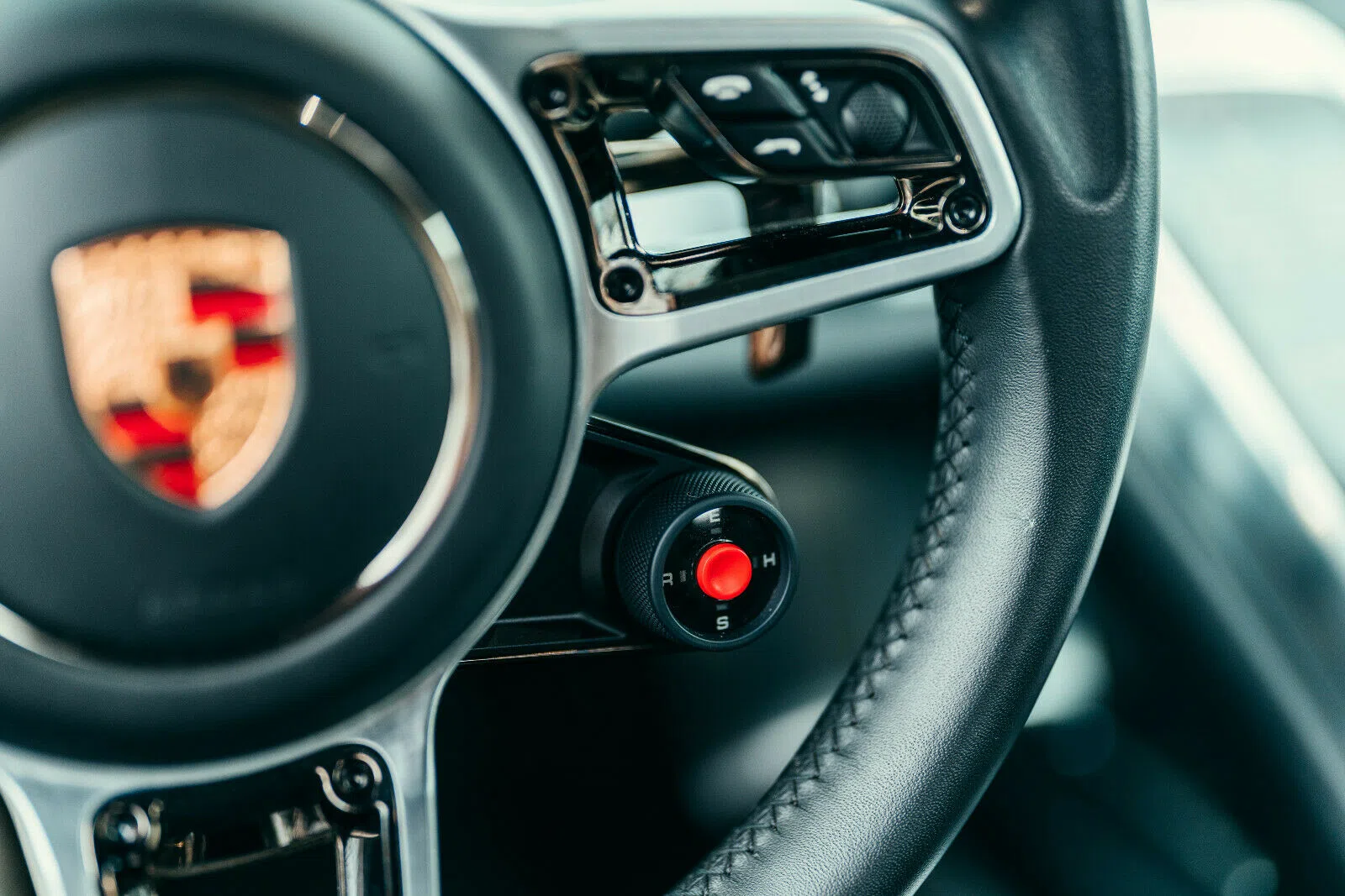 2015 Porsche 918 Spyder interior