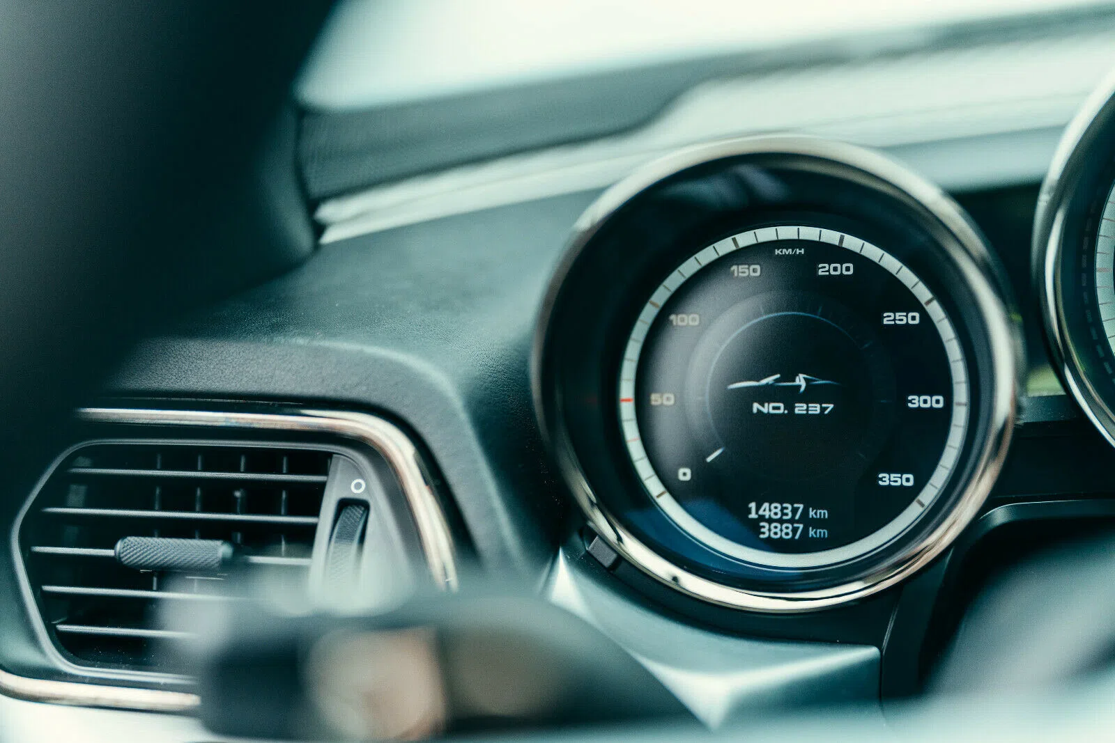 2015 Porsche 918 Spyder interior