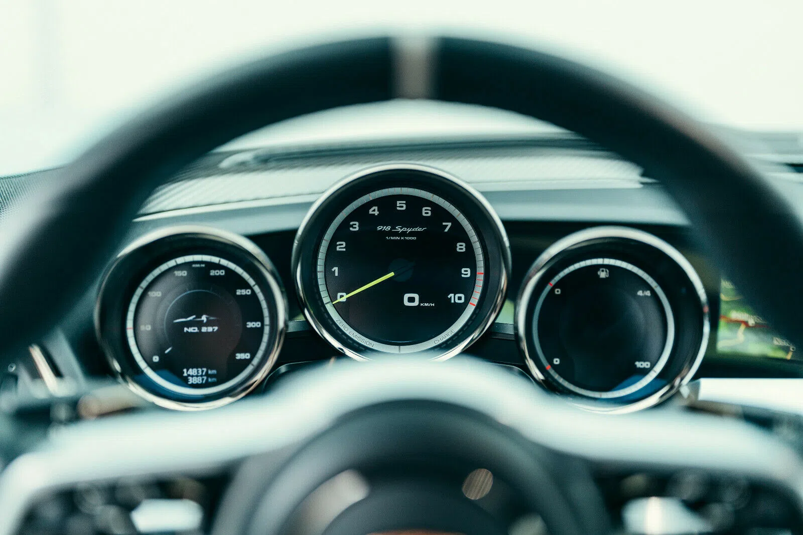 2015 Porsche 918 Spyder interior