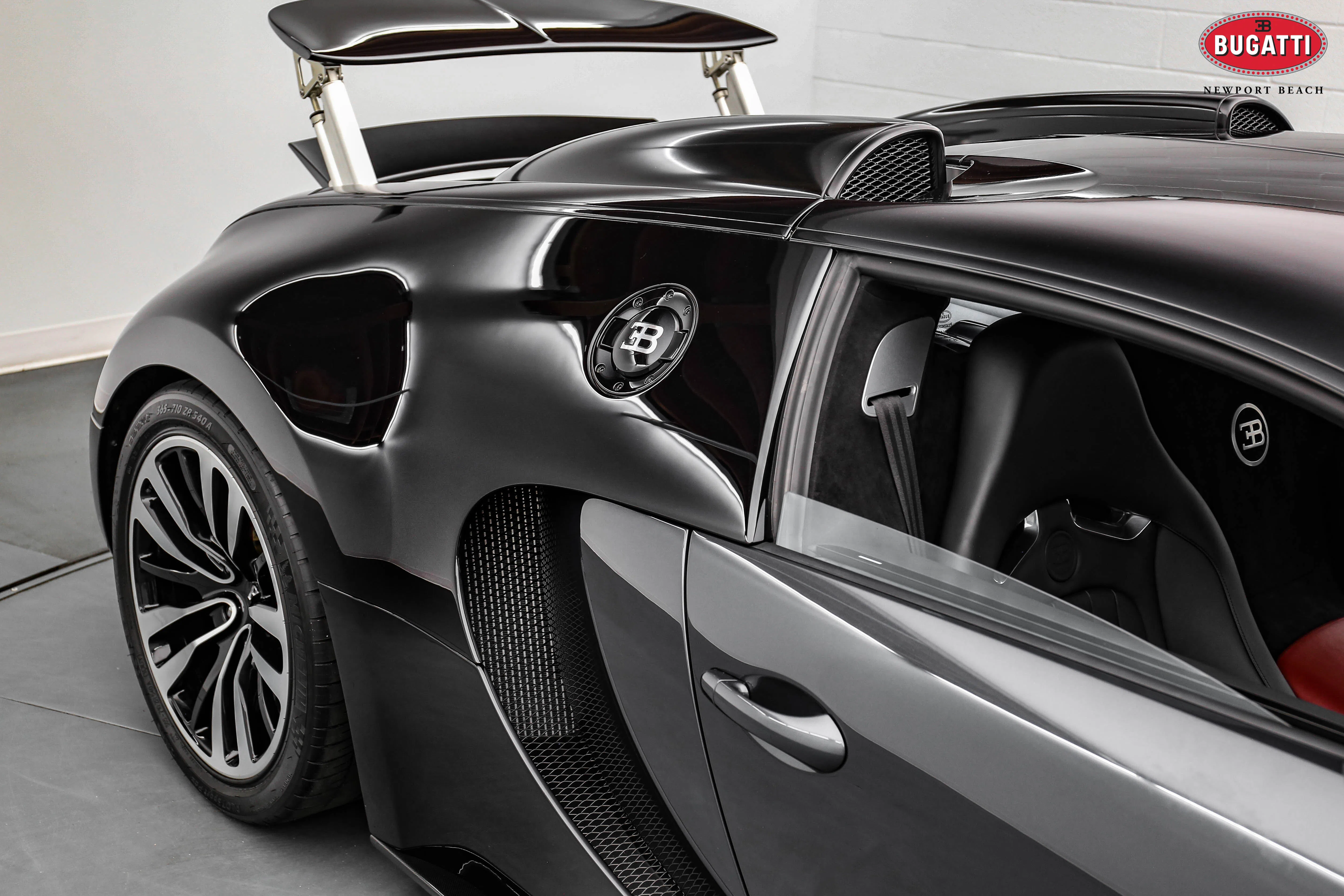2010 Bugatti Veyron for sale, exterior, Black/Titanium Grey Metallic