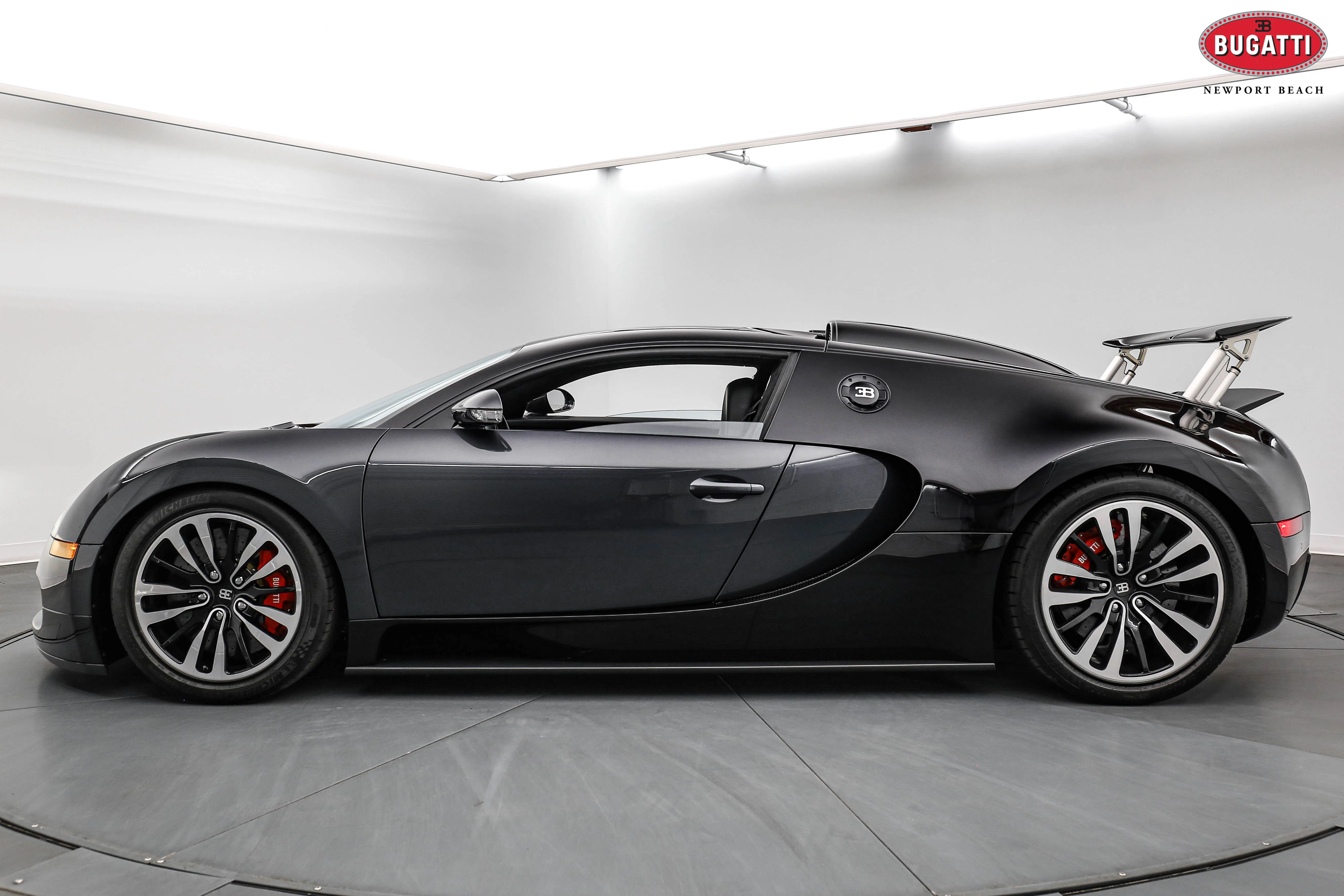 2010 Bugatti Veyron for sale, exterior, Black/Titanium Grey Metallic