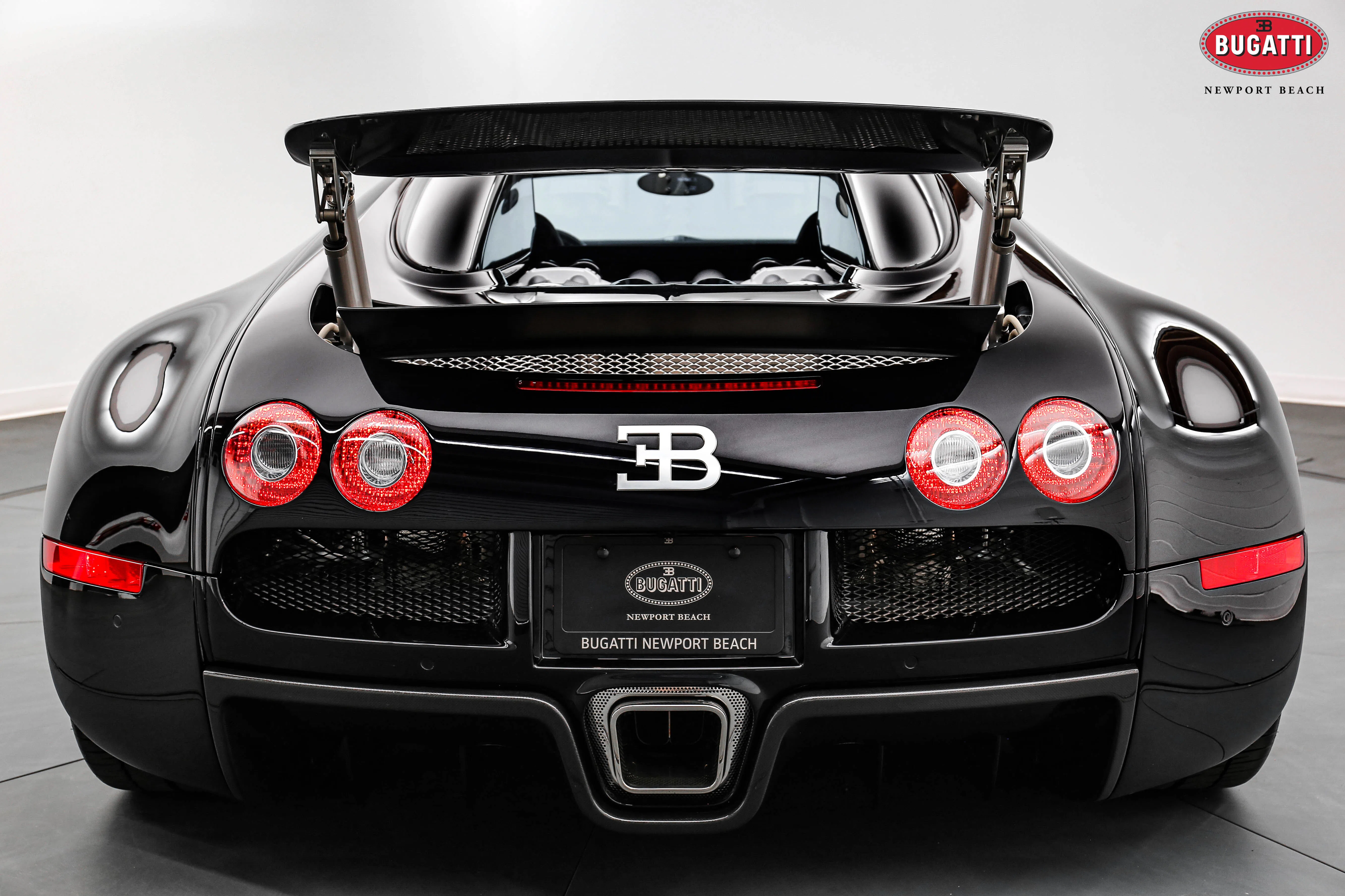 2010 Bugatti Veyron for sale, exterior, Black/Titanium Grey Metallic