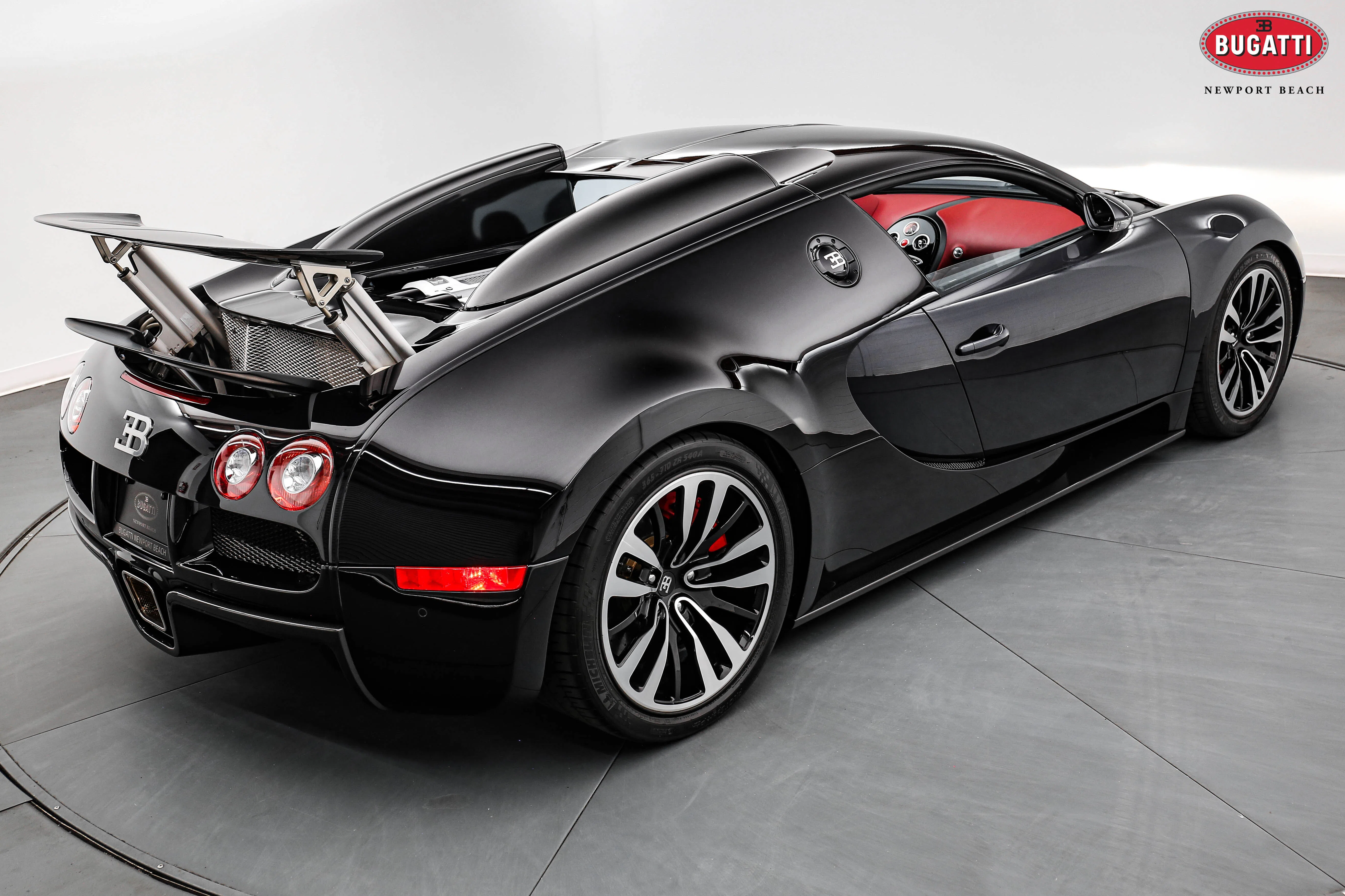 2010 Bugatti Veyron for sale, exterior, Black/Titanium Grey Metallic