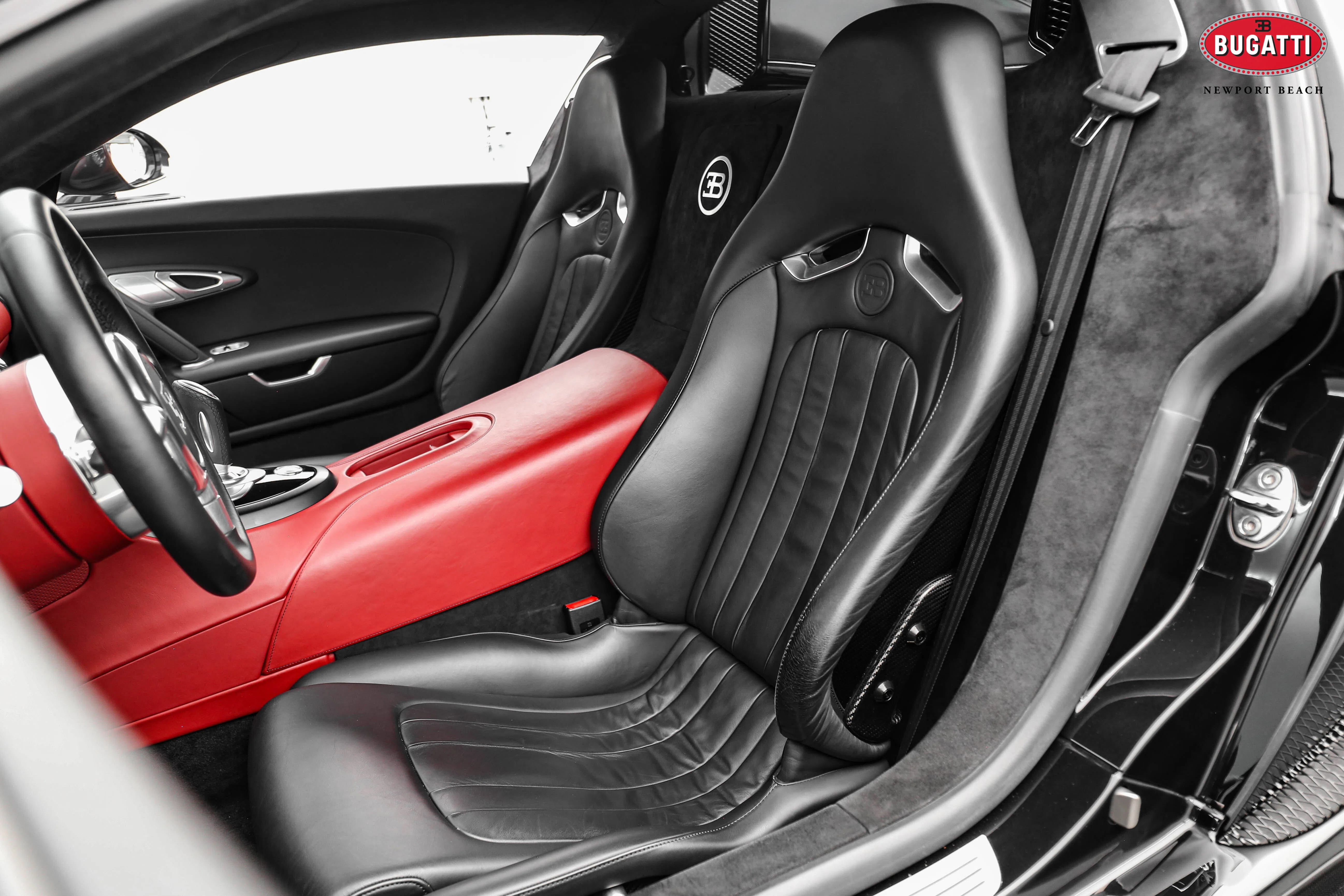 2010 Bugatti Veyron interior, seats, Black/Fireglow