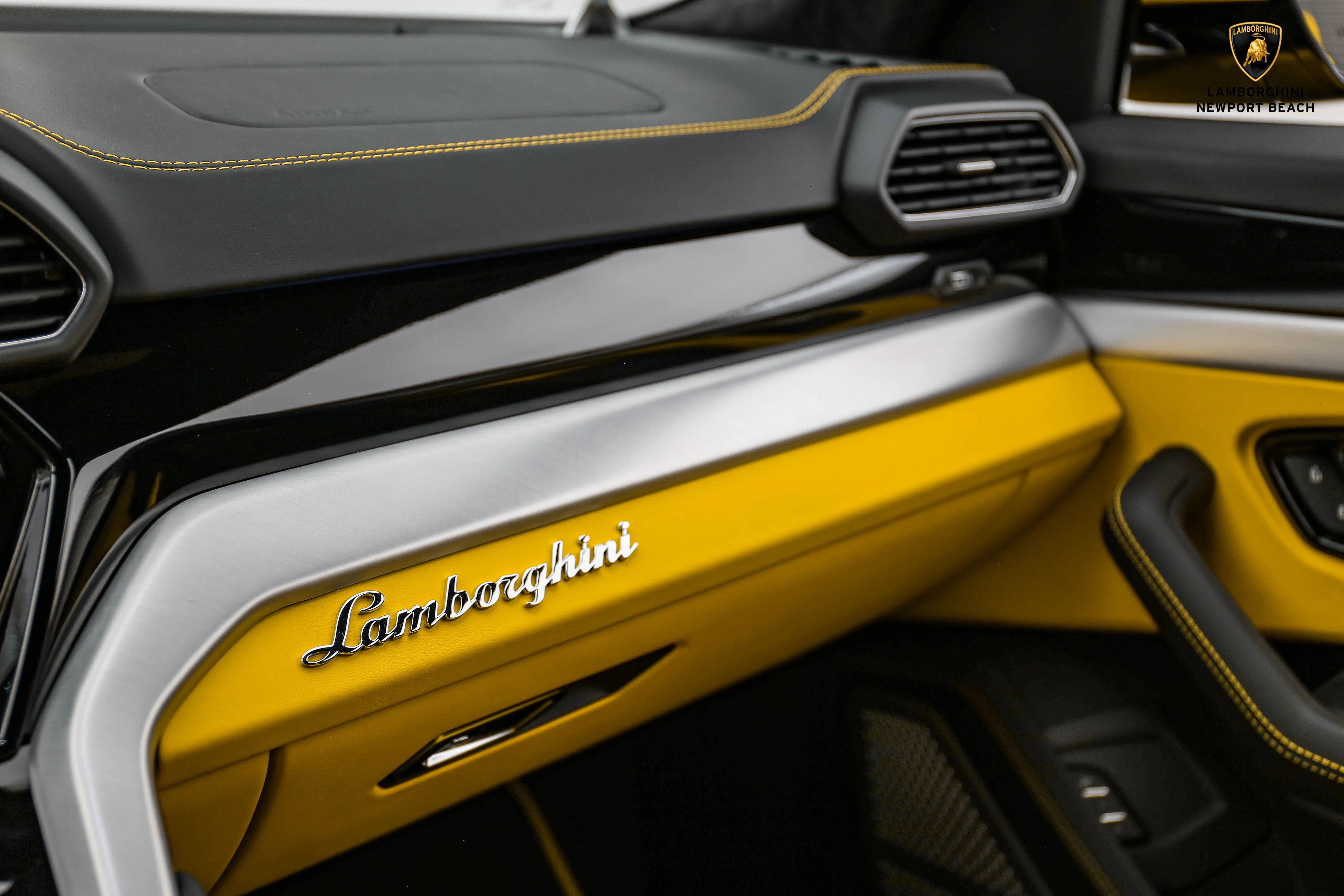 2022 Lamborghini Urus interior, door sill, Nero Ade