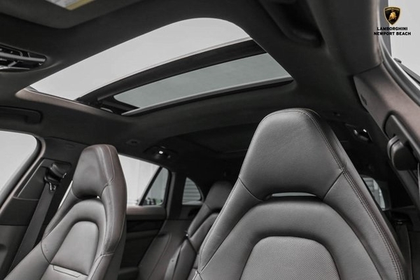 2018 Porsche Panamera 4, 18/19