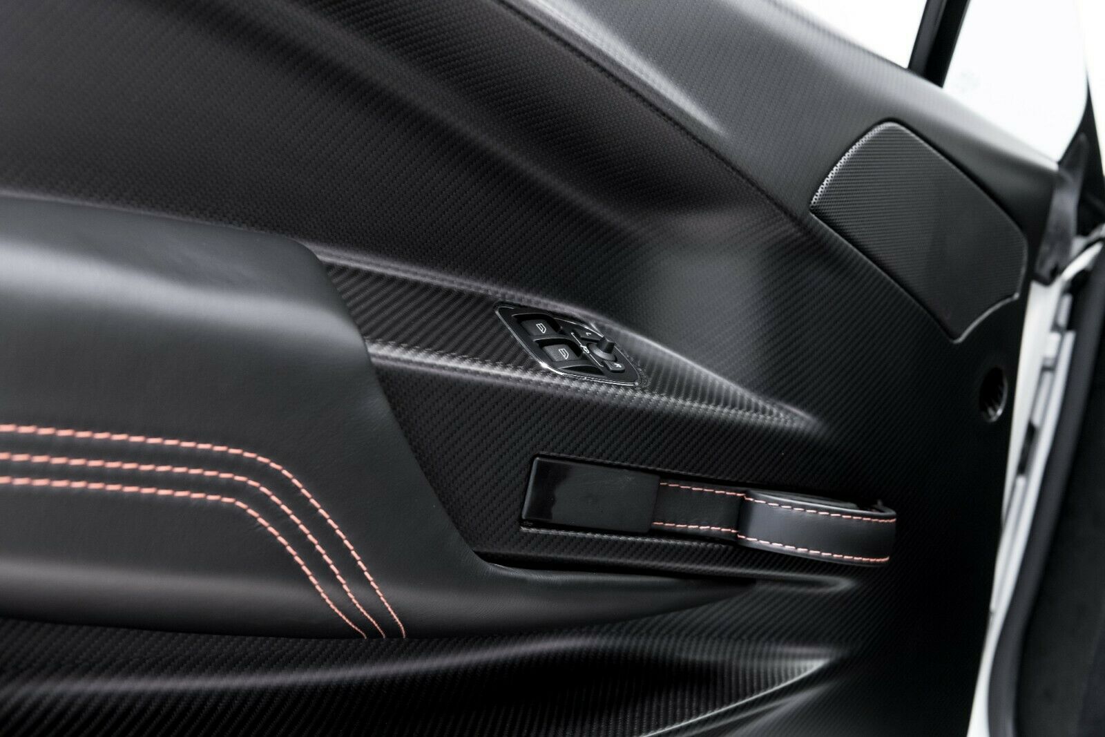 2016 Aston Martin Vantage GT12, 6/15