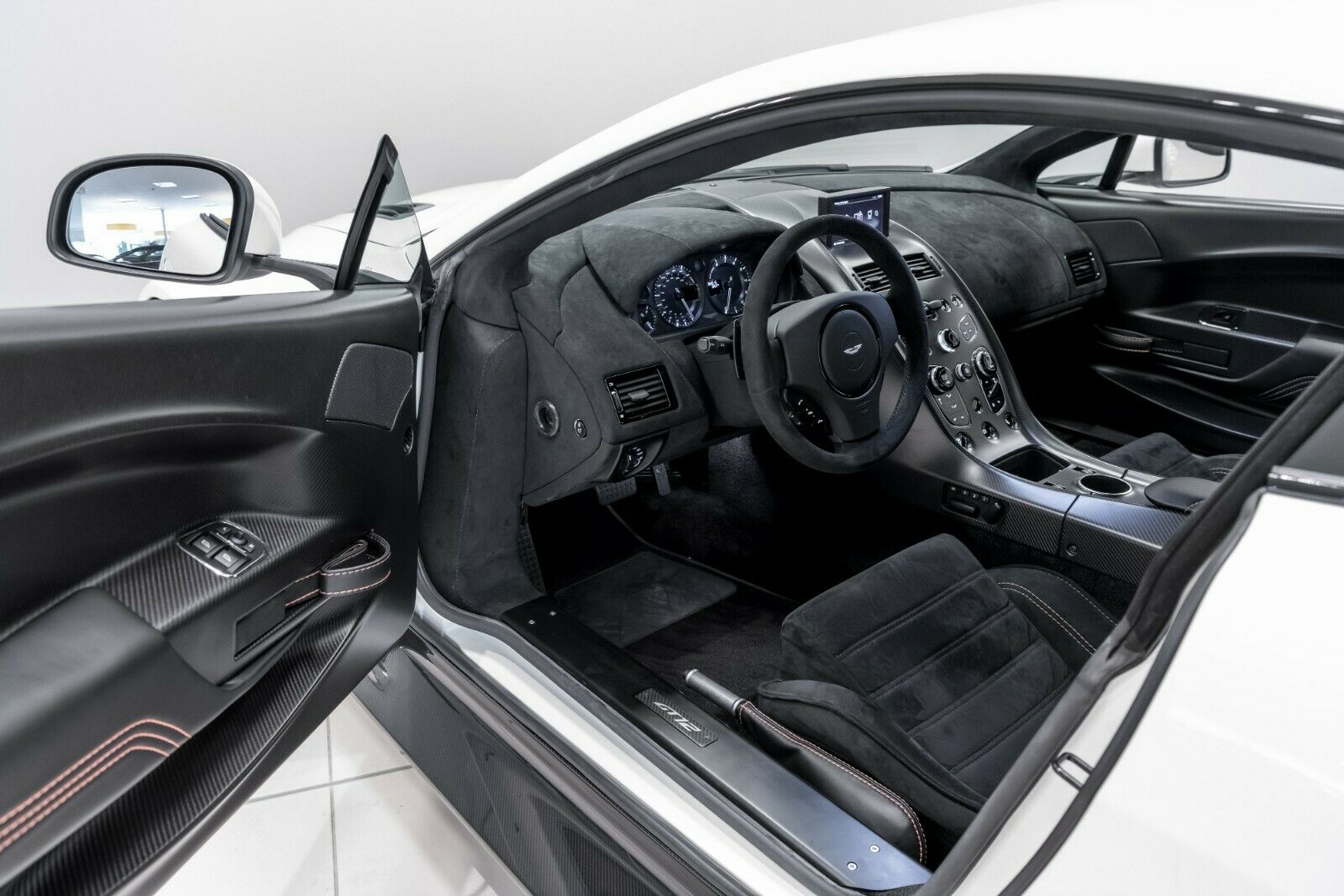 2016 Aston Martin Vantage GT12, 7/15