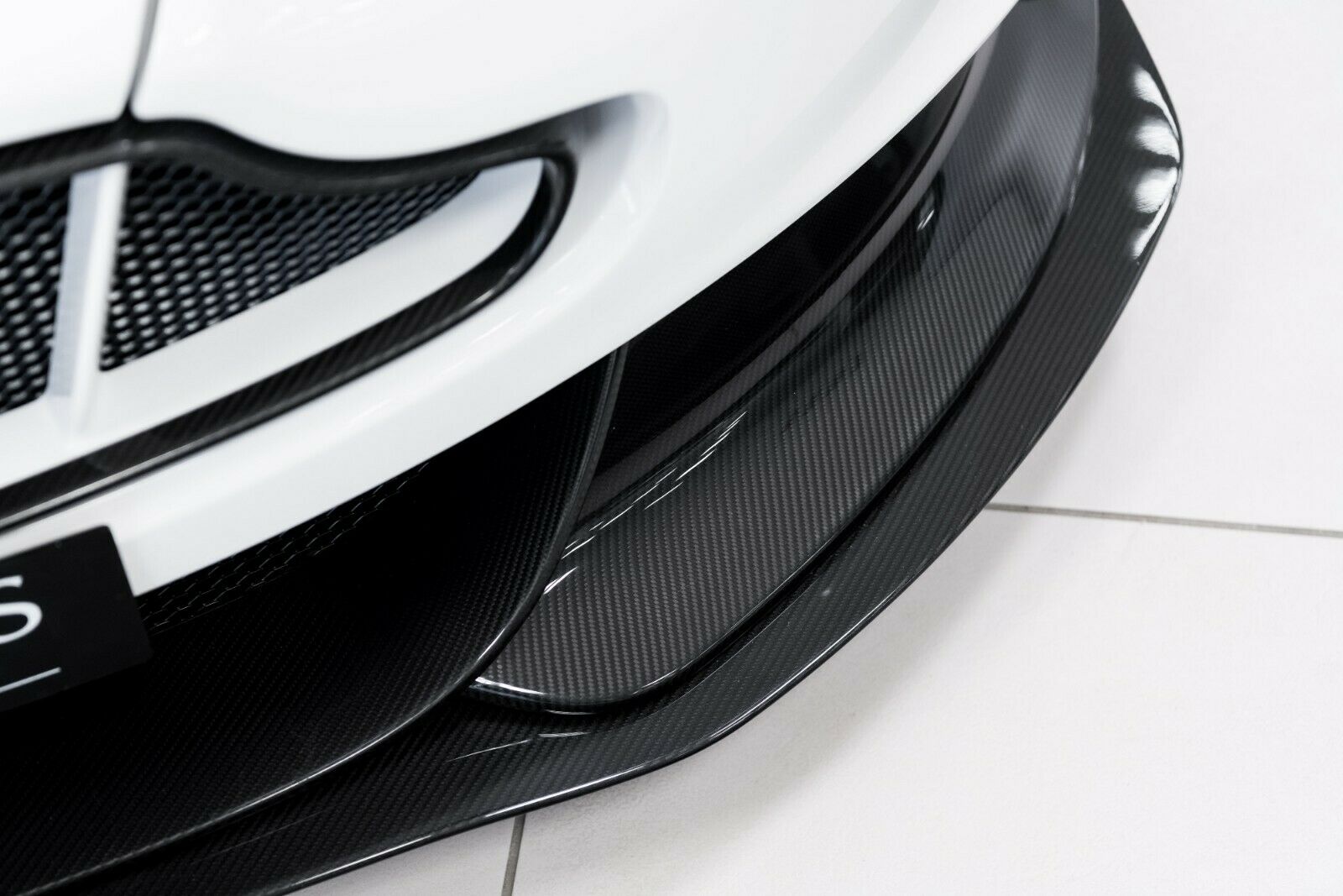2016 Aston Martin Vantage GT12, 9/15