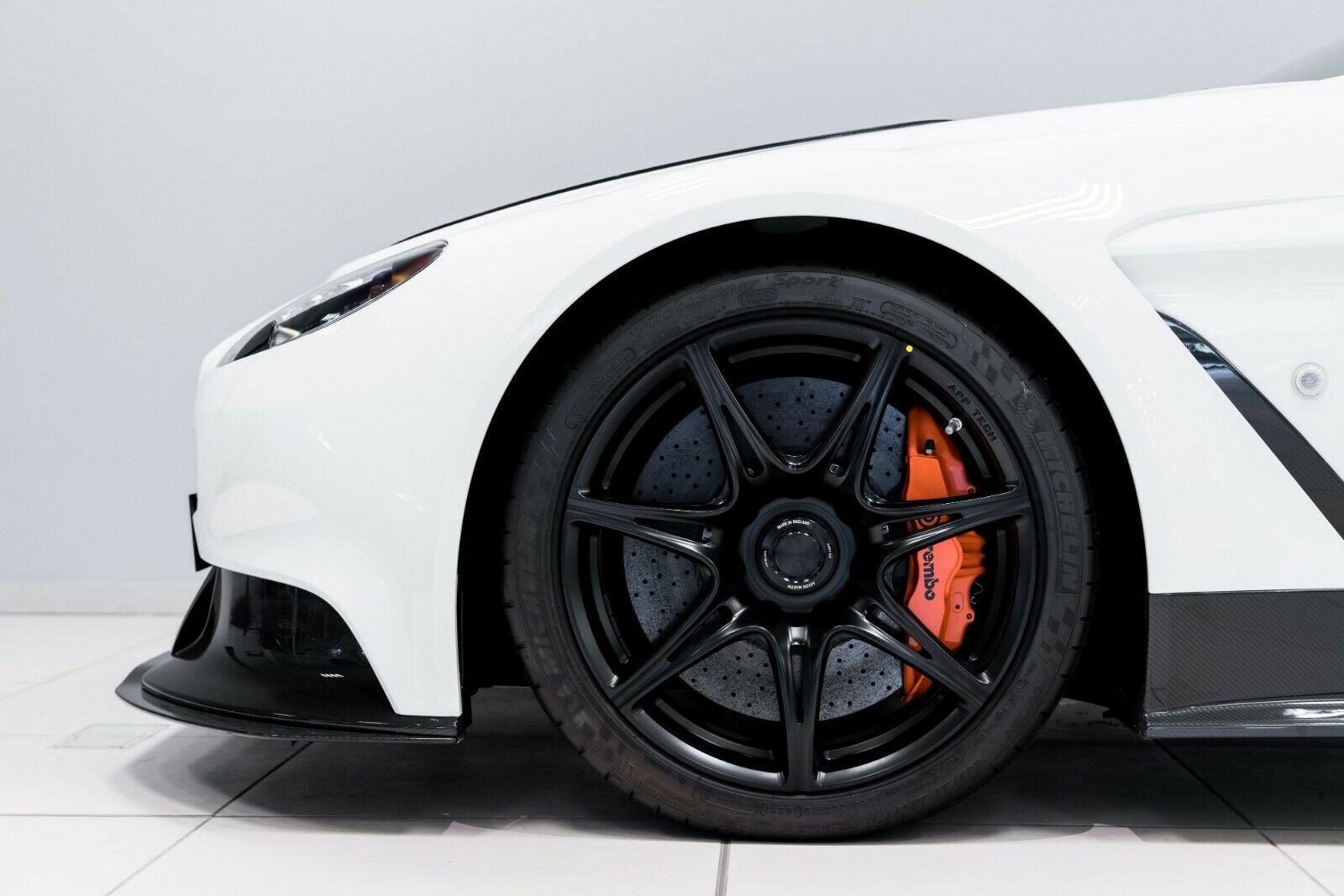 2016 Aston Martin Vantage GT12, 11/15