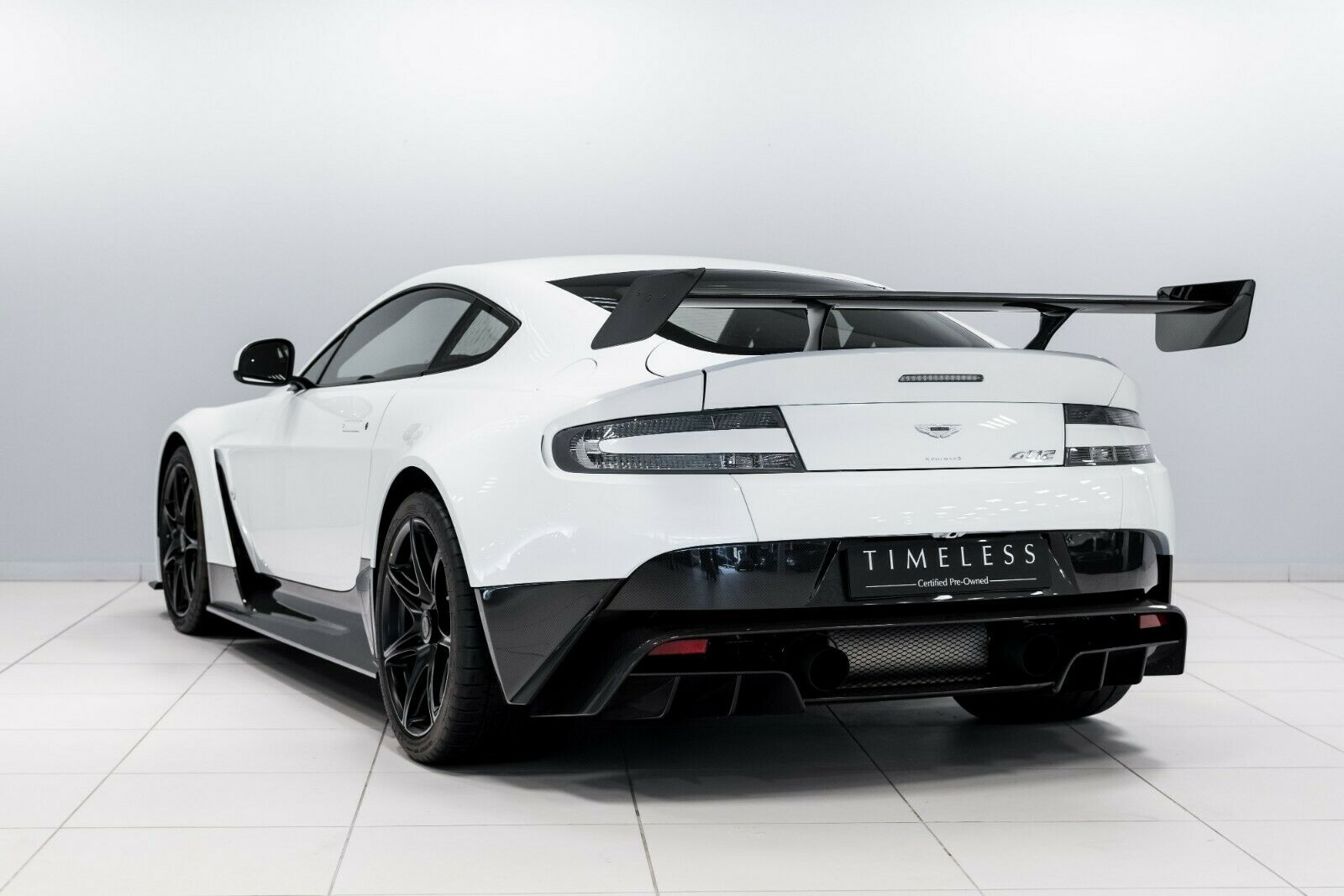 2016 Aston Martin Vantage GT12, 14/15