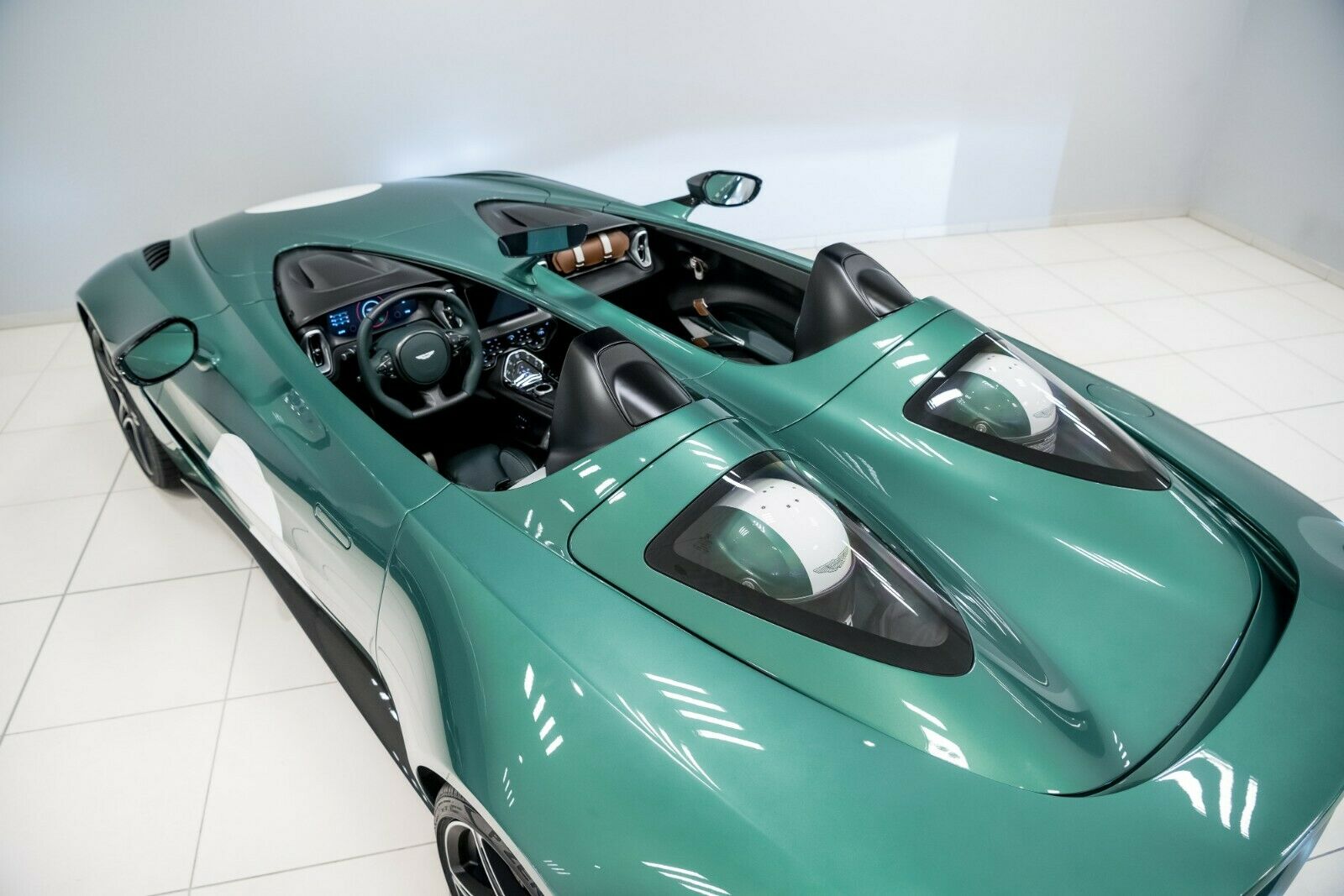 2022 Aston Martin DBR1 V12 Speedster, 2/15