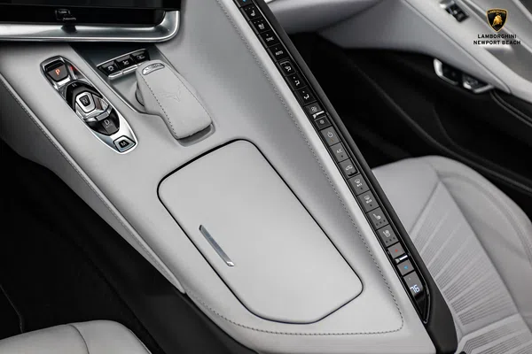 2022 Chevrolet Corvette Stingray interior, center console, Sky Cool Gray