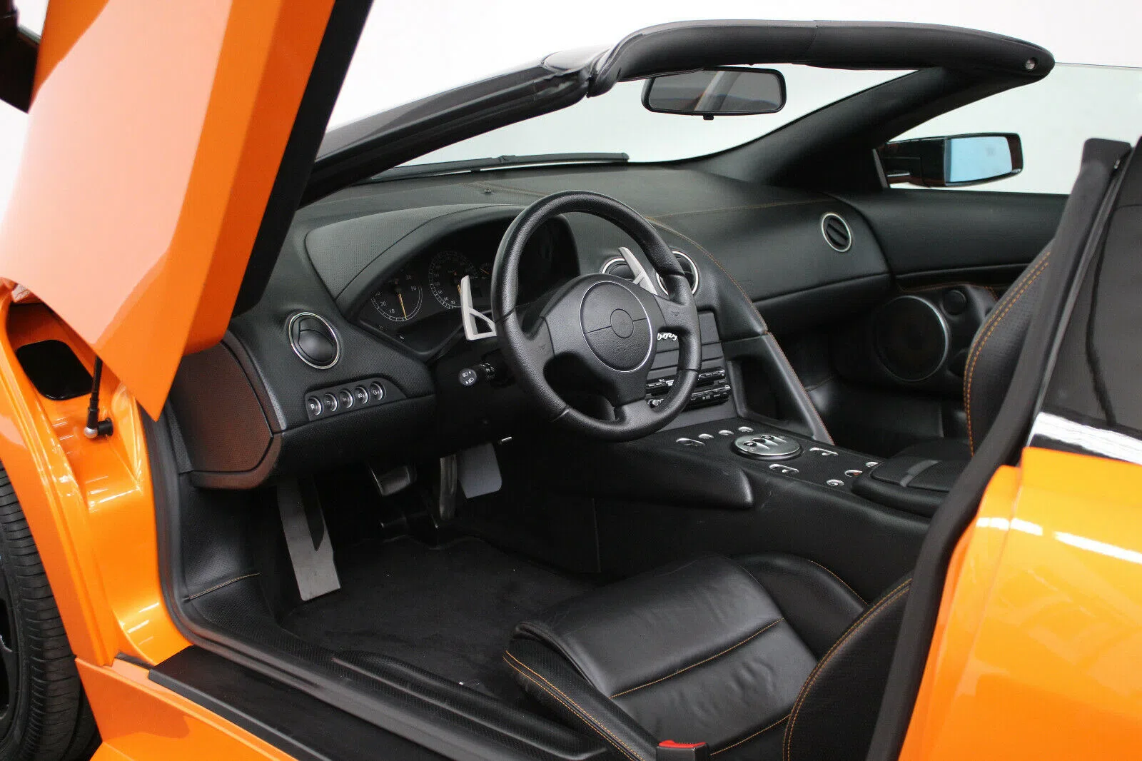 2005 Lamborghini Murcielago LP 580-4 Roadster interior, dashboard