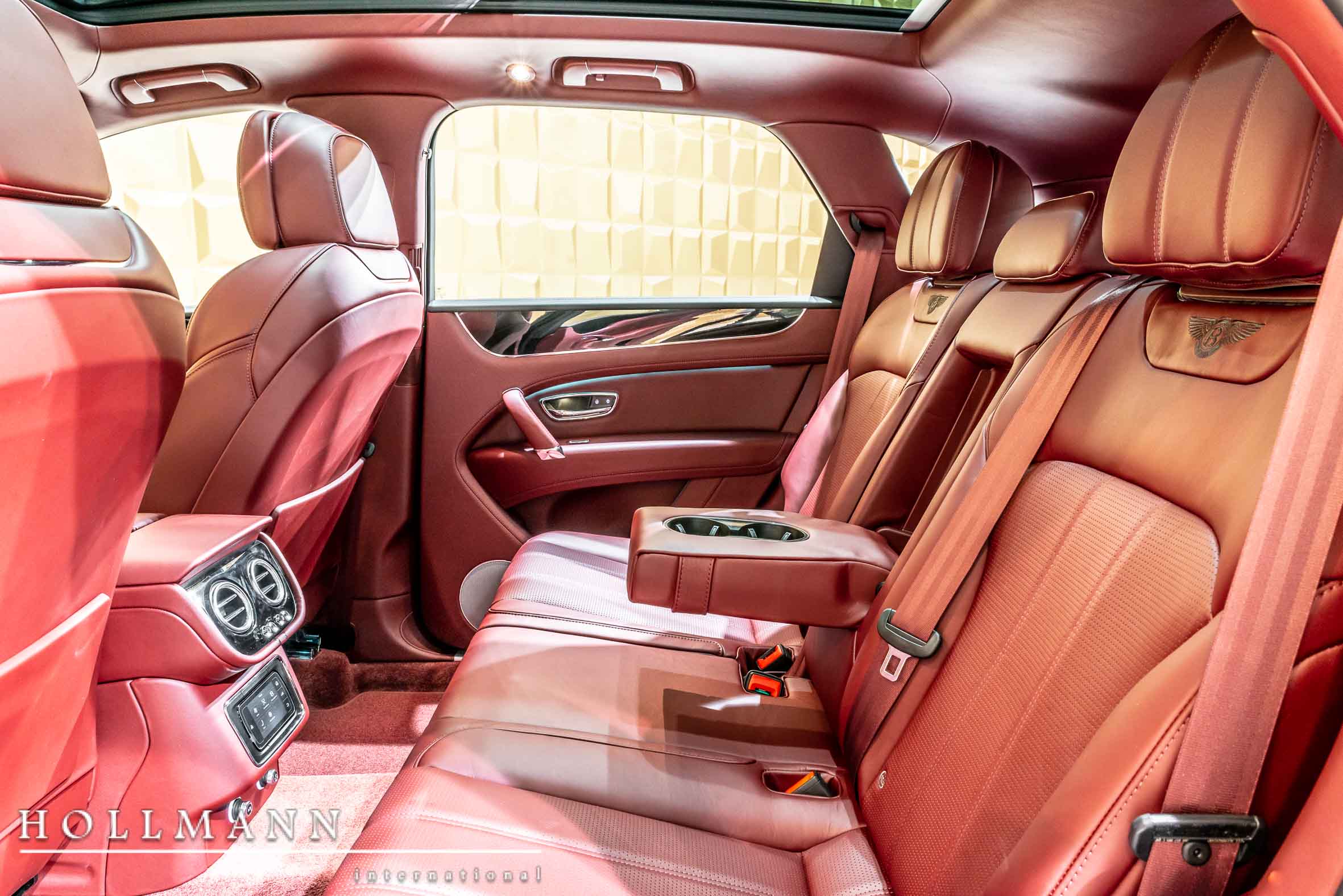 2018 Bentley Bentayga, 15/18