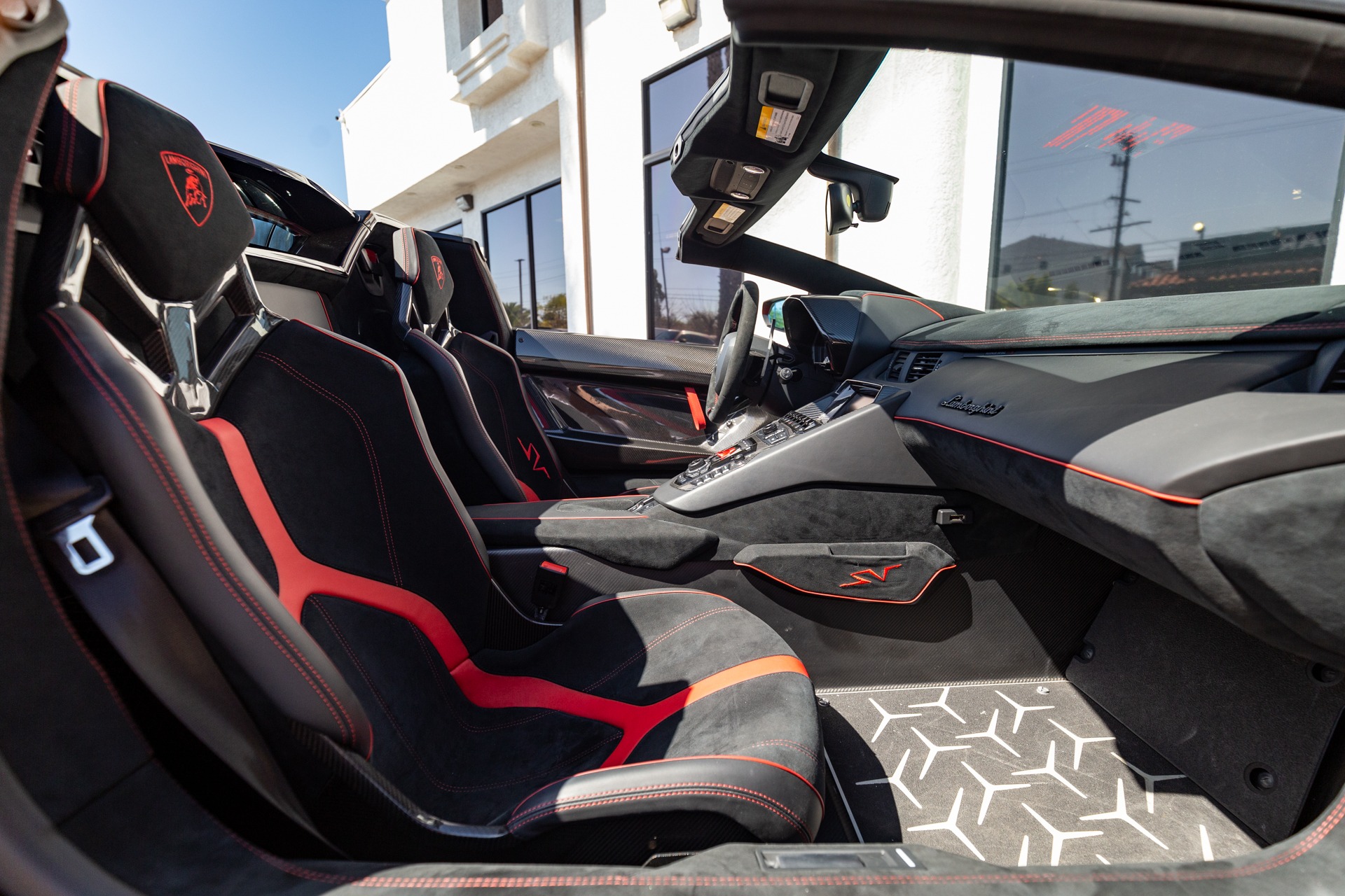 2016 Lamborghini Aventador SV, 3/20