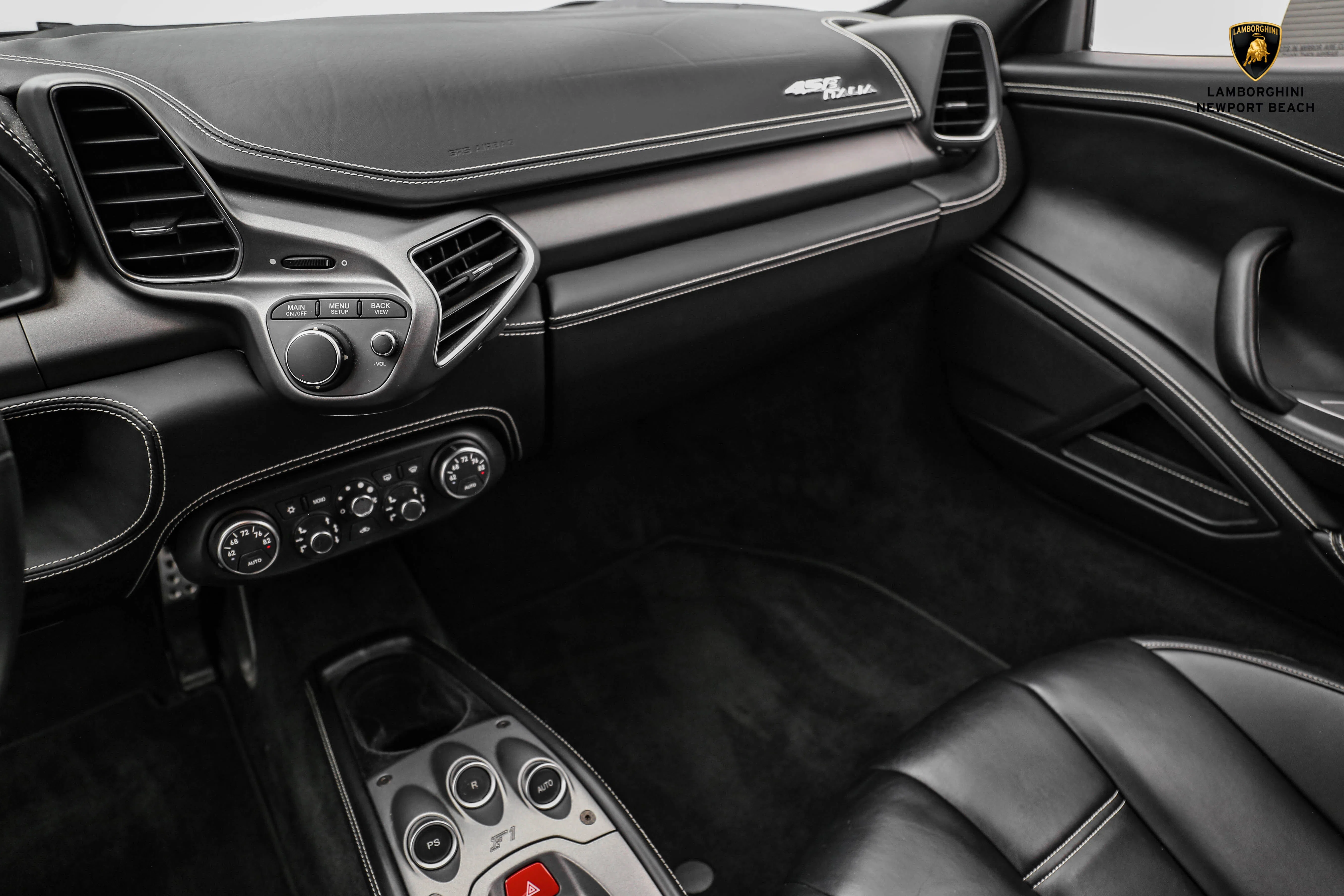2015 Ferrari 458 Italia interior, Nero, Leather