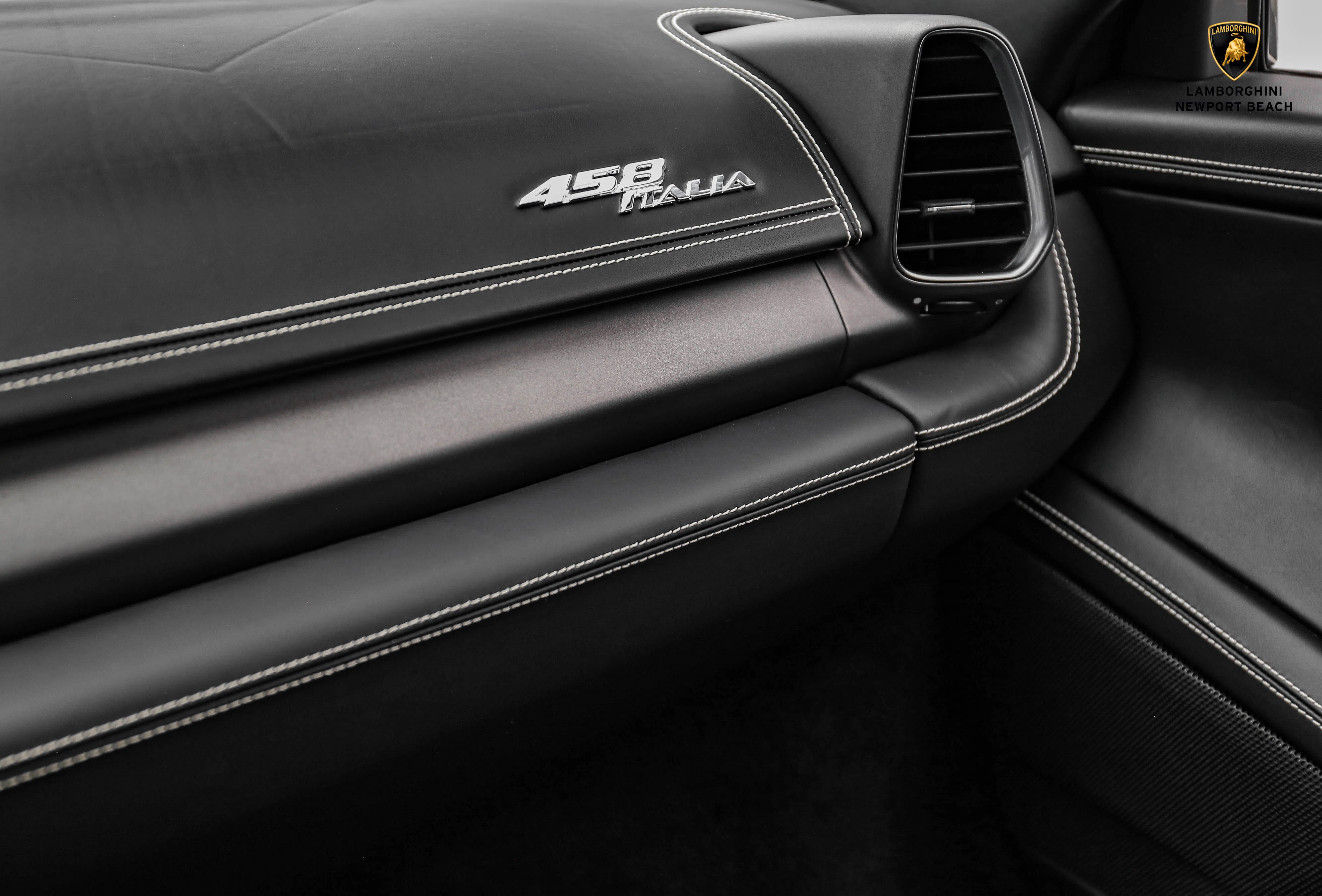 2015 Ferrari 458 Italia interior, Nero, Leather
