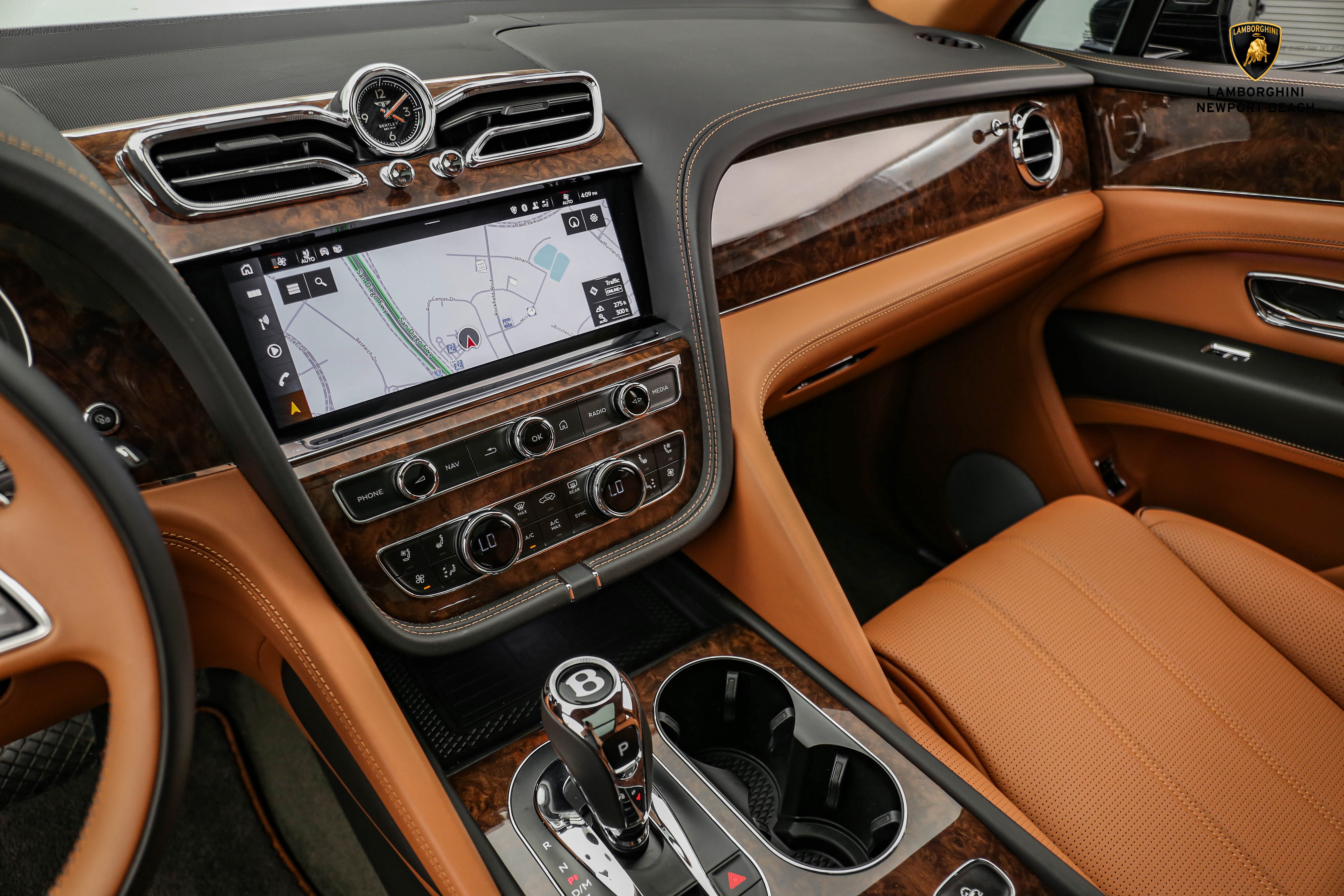2021 Bentley Bentayga, 17/19