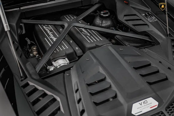 2020 Lamborghini Huracan EVO engine