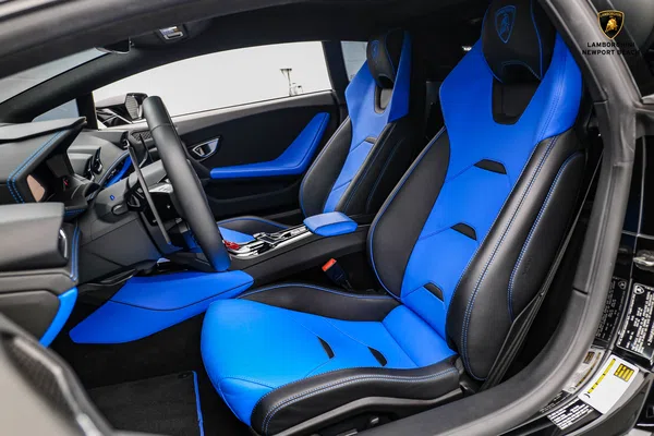 2020 Lamborghini Huracan EVO interior, seats, Blu Amon/Nero Ade, Full leather
