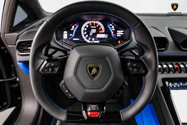2020 Lamborghini Huracan EVO interior, steering wheel, Blu Amon/Nero Ade, Full leather