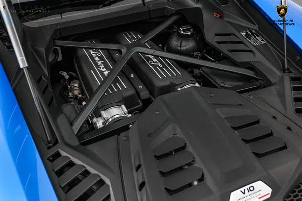 2021 Lamborghini Huracan EVO engine