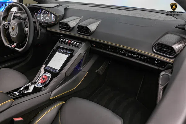 2021 Lamborghini Huracan EVO interior
