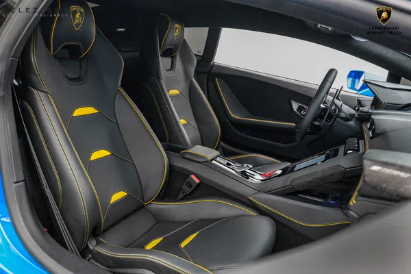 2021 Lamborghini Huracan EVO interior, seats