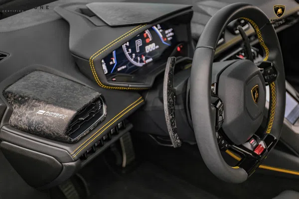 2021 Lamborghini Huracan EVO interior