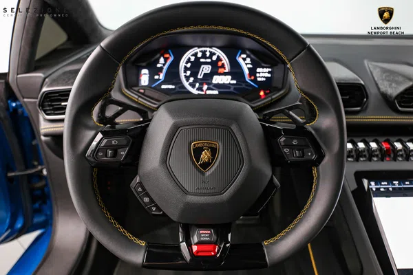2021 Lamborghini Huracan EVO interior