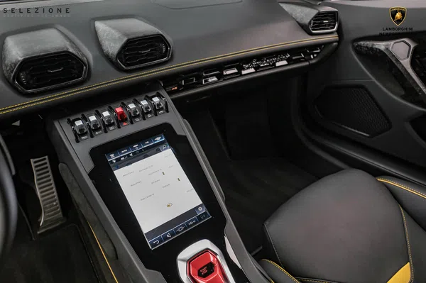 2021 Lamborghini Huracan EVO interior