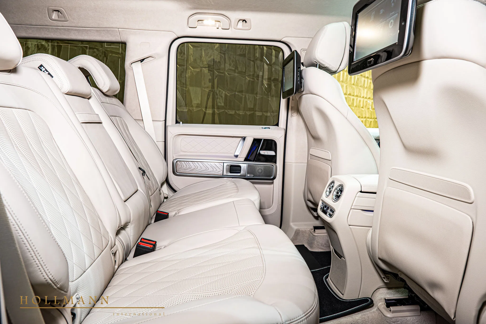 2022 BRABUS G 700 interior, seats