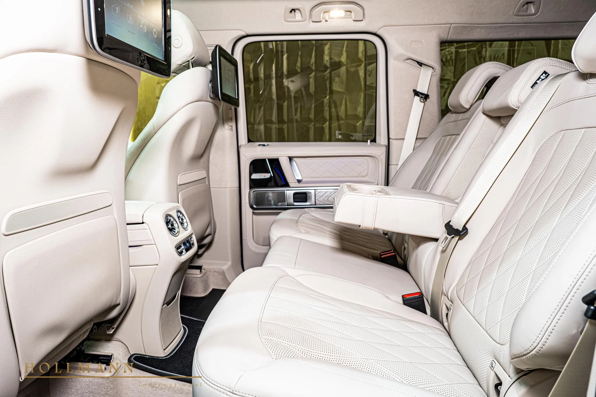 2022 BRABUS G 700 interior, seats