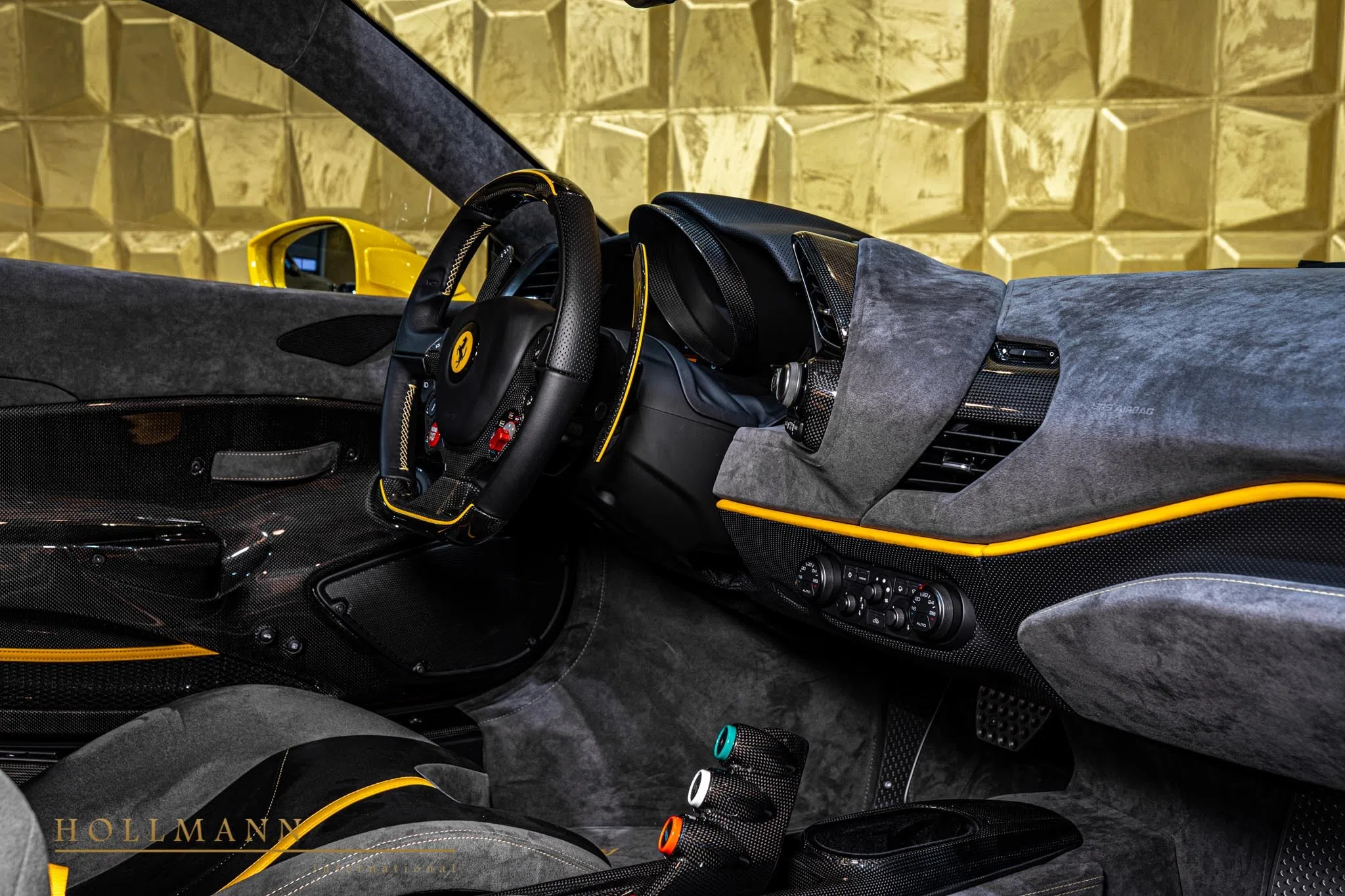 2021 Ferrari 488 Pista interior
