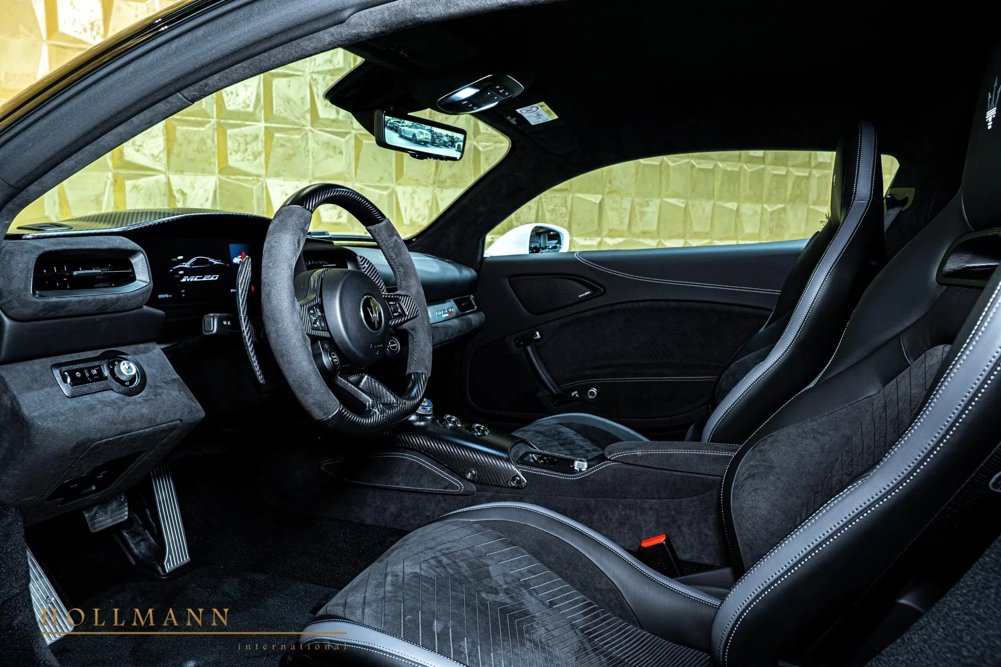 2022 Maserati MC20 interior