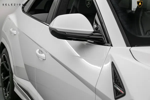 2021 Lamborghini Urus for sale, exterior, Bianco Monocerus