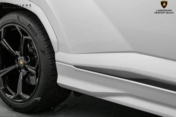2021 Lamborghini Urus for sale, exterior, Bianco Monocerus